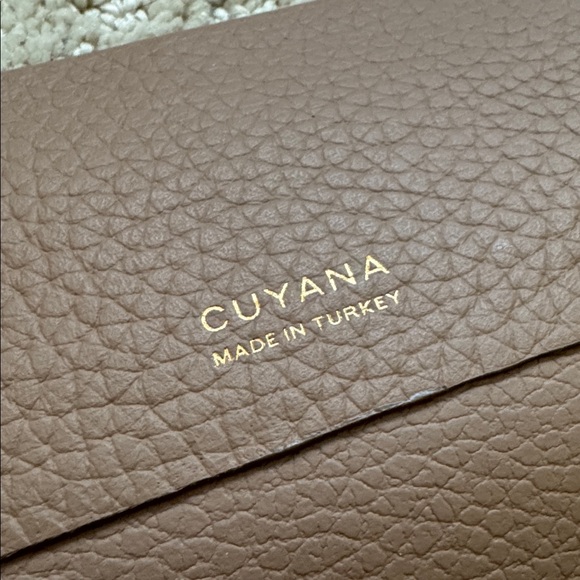 Cuyana | Tech Carryall 13-inch in Cappuccino - Picture 7 of 11